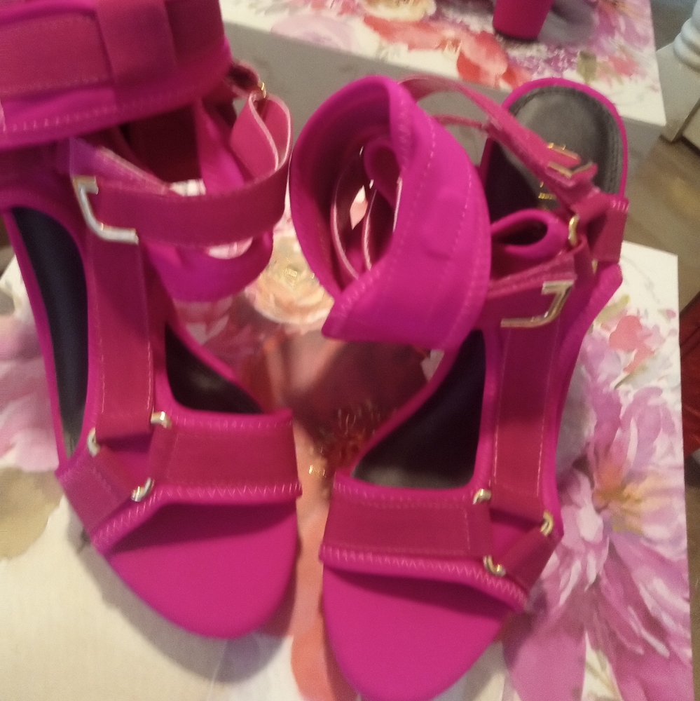 Beautiful Pink square heels